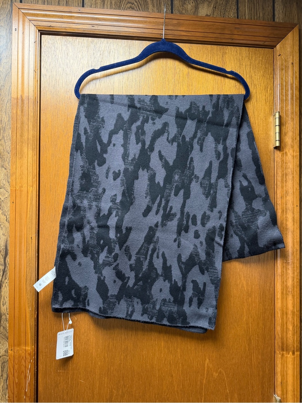 Oversized Jacquard scarf combo Lululemon ~ black camo